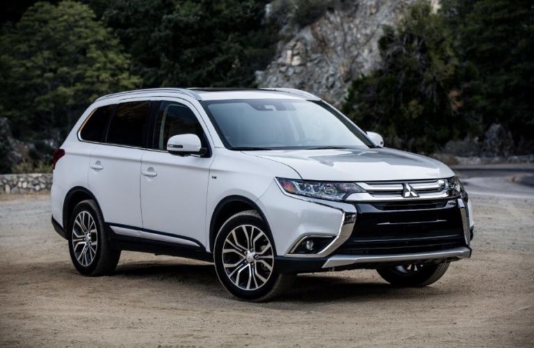 2018 Mitsubishi Outlander in white